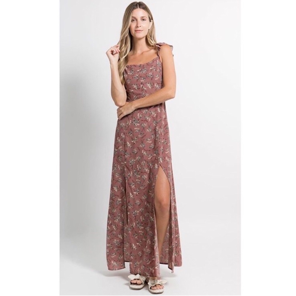 Like new- Flutter Sleeve Floral Maxi Dress